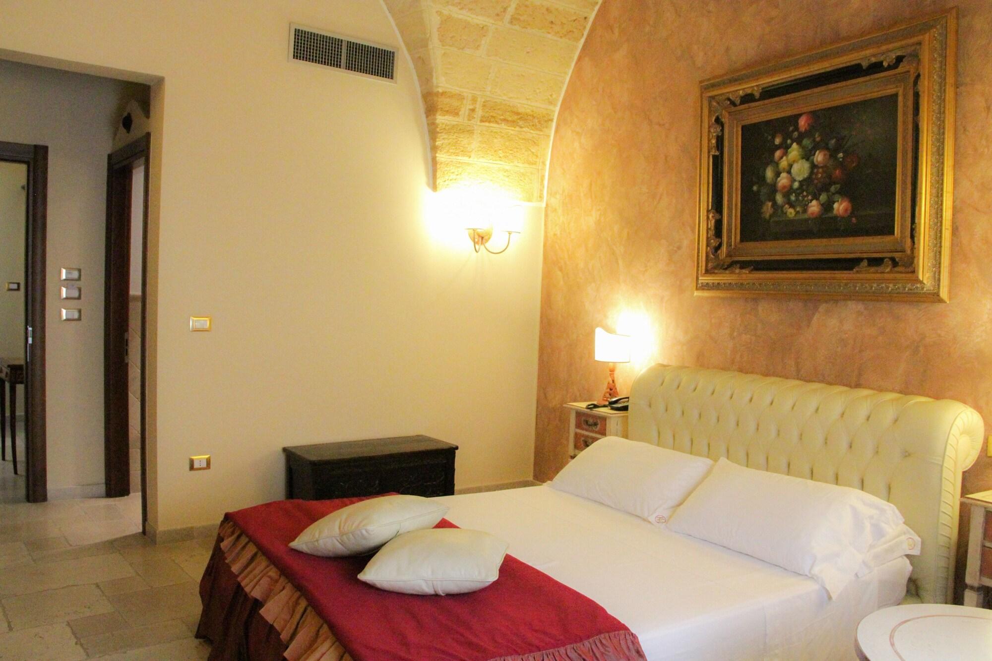 Hotel Kelina Charme By Cantine Due Palme 4*